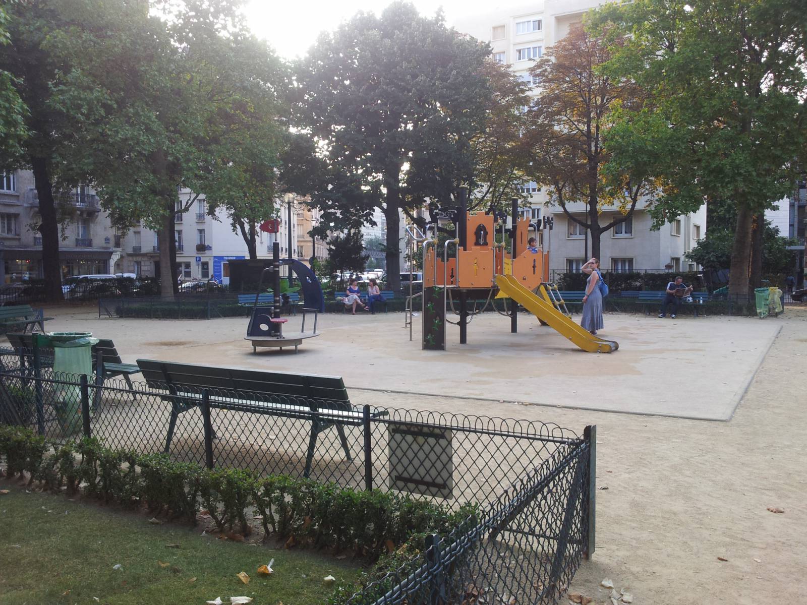 Spielplatz Place Dupleix in Paris